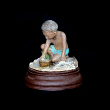 Load image into Gallery viewer, Llanos &amp; Maingot Figurines – Coconut Boat
