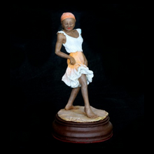 Load image into Gallery viewer, Llanos &amp; Maingot Figurines – Reel Dancer
